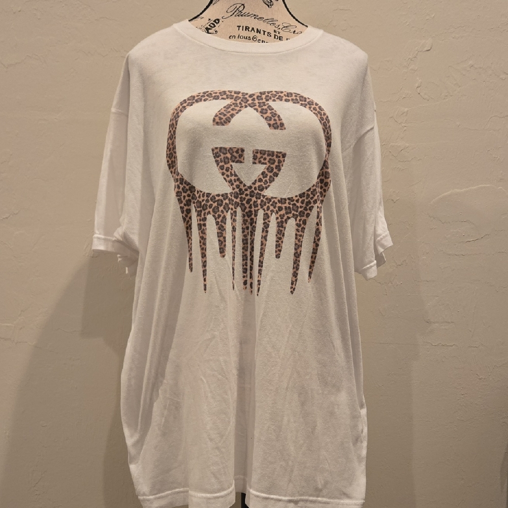 Gucci Look White Tee with Leopard-Print Drip Logo Fr REBECCAS MERCATO NAPLES FL